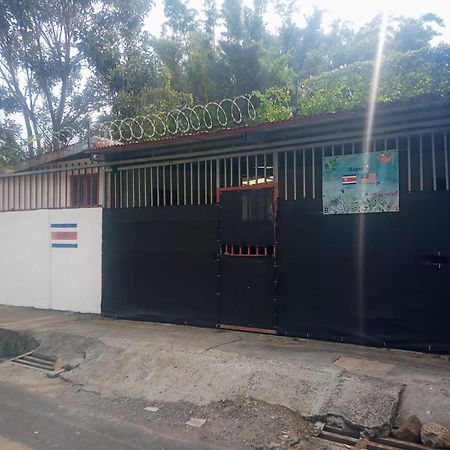 Hogar Tico-Estadounidense Cerca De Aeropuerto Alajuela Exterior photo